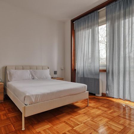 Joivy Chic 3-Bed Flat Near Colonne Di San Lorenzo Milano Exteriör bild