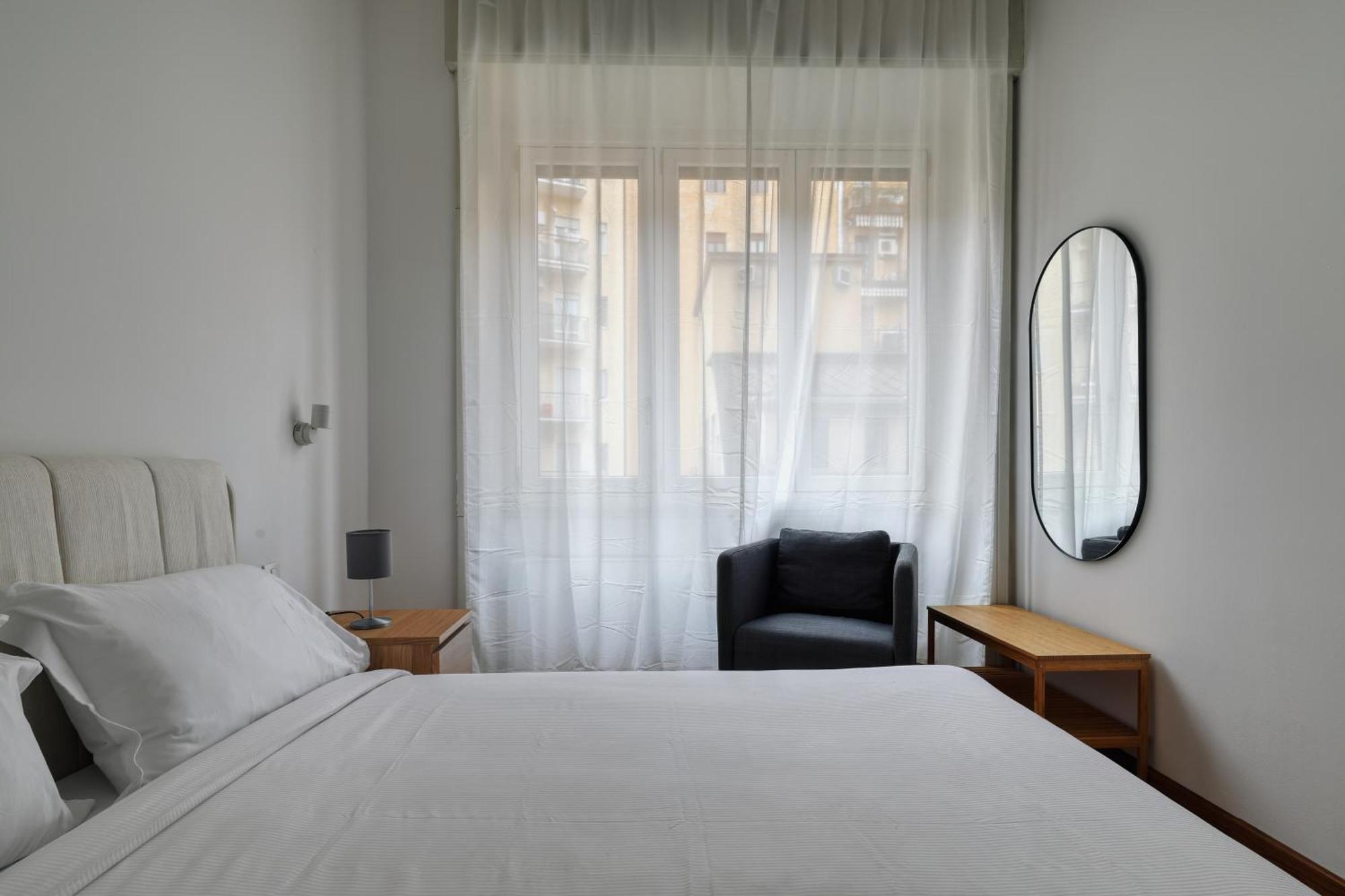 Joivy Chic 3-Bed Flat Near Colonne Di San Lorenzo Milano Exteriör bild